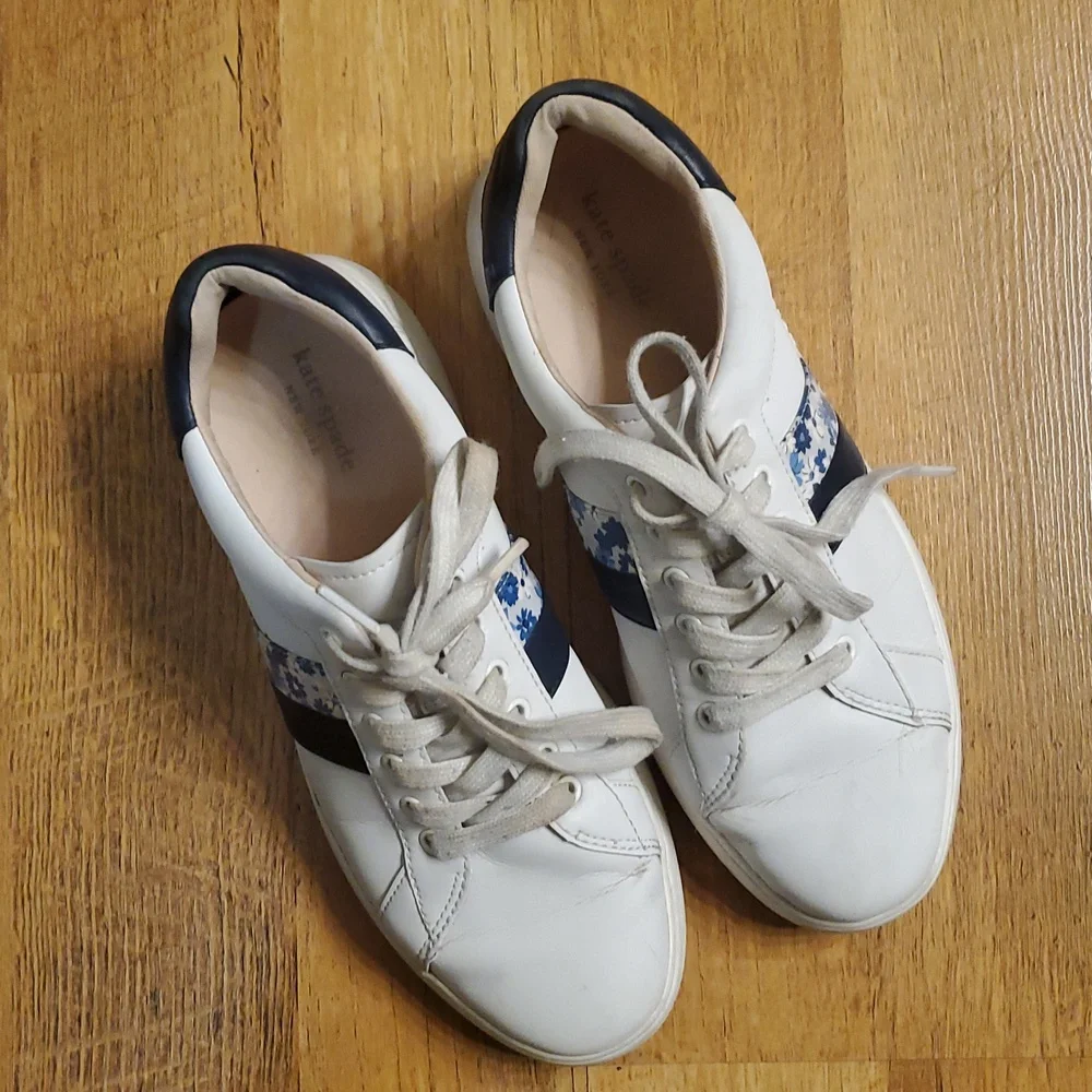 Kate Spade New York Keswick 2‎ White Leather Sneaker With Blue Floral Size 9B